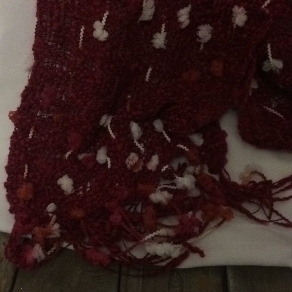 Fun red scarf - Picture 2 of 2